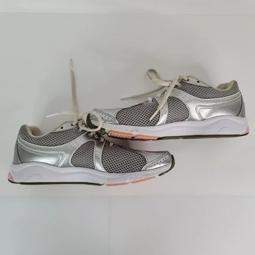 New Balance Womens Susan G Komen WW665KM Size 8 Gray Breast Cancer Sneakers‎